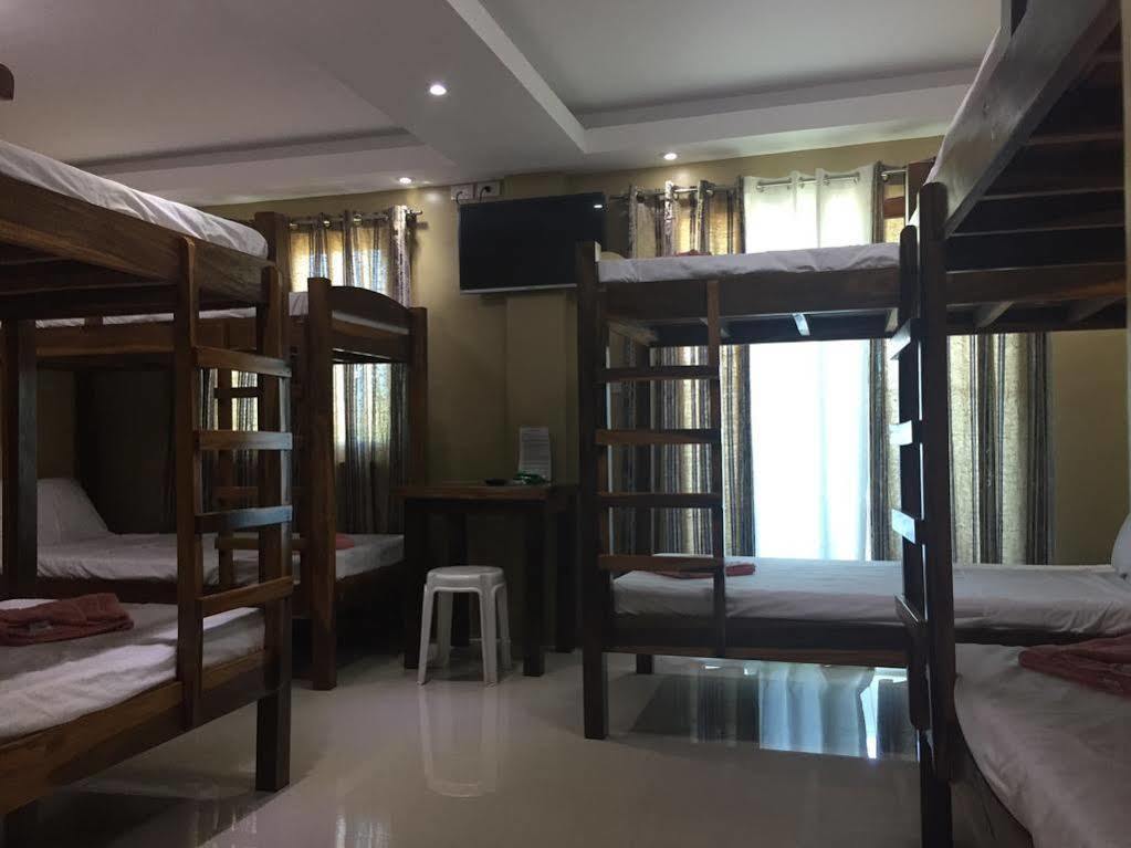 Ea Apartelle - Metro Виган Екстериор снимка